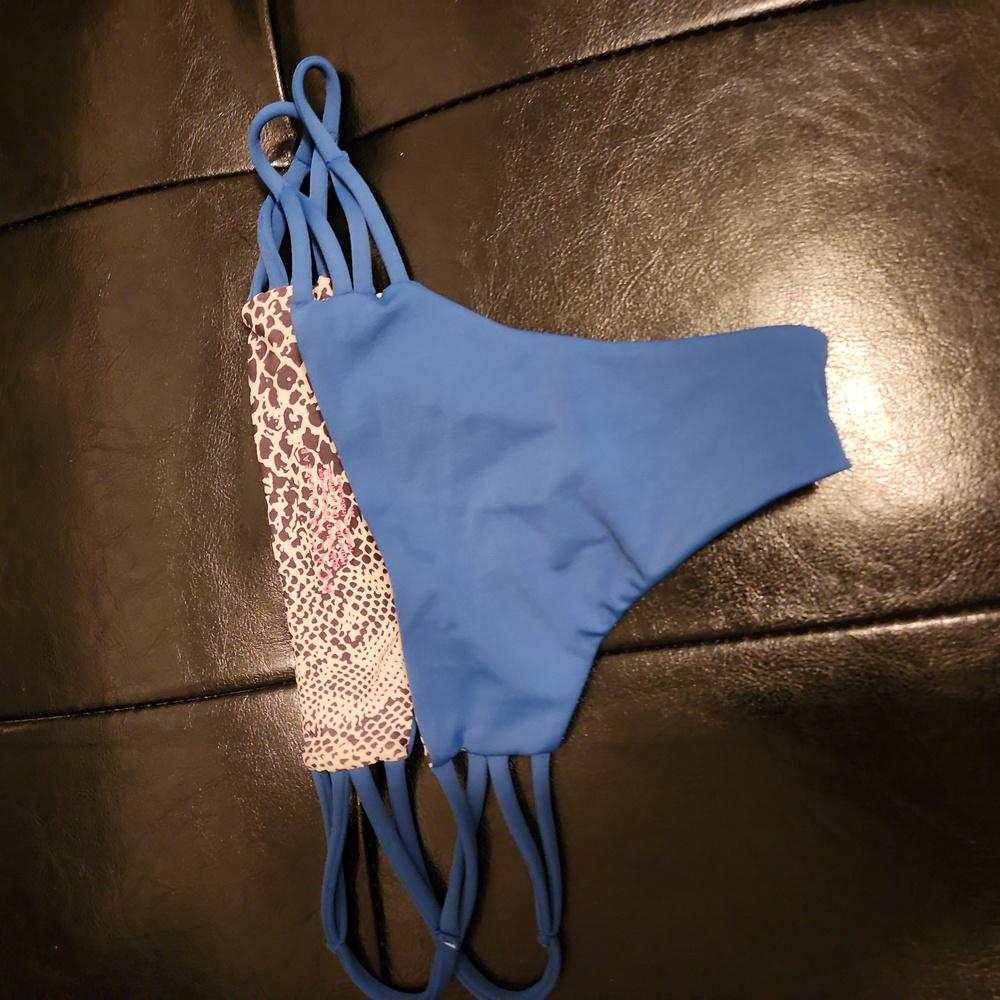Acacia swimwear bottoms. M